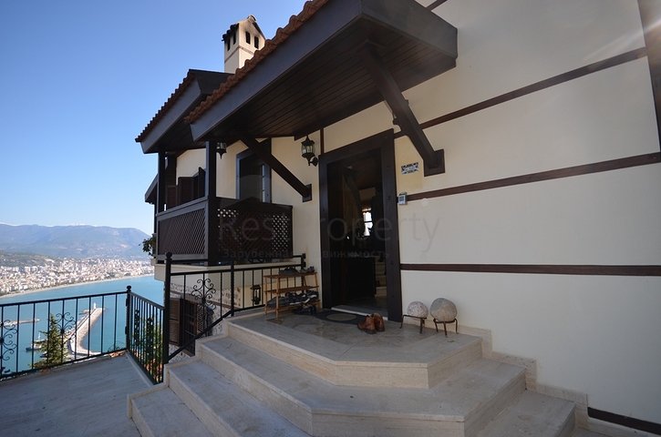 فيلا فاخرة في الانيا التاريخية 