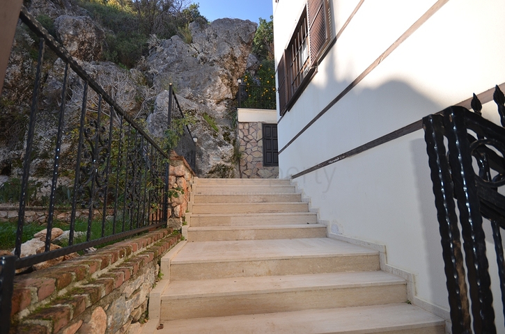 فيلا فاخرة في الانيا التاريخية 