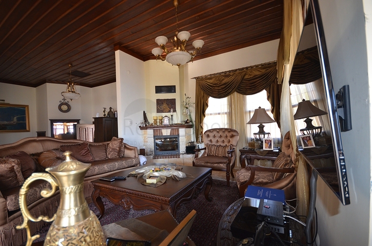 فيلا فاخرة في الانيا التاريخية 