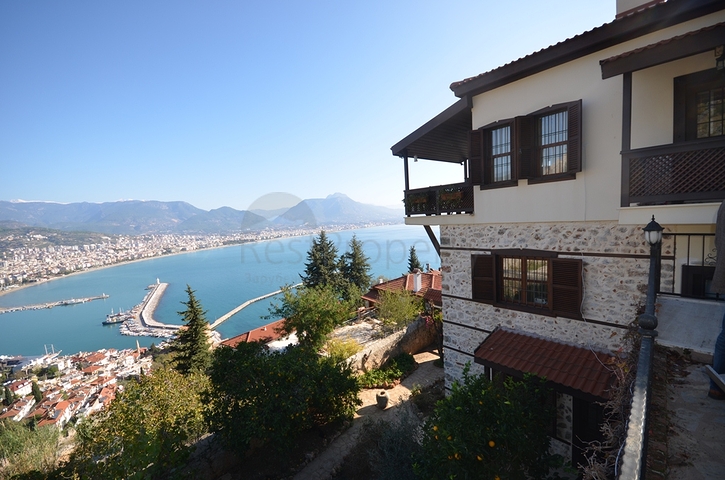 فيلا فاخرة في الانيا التاريخية 