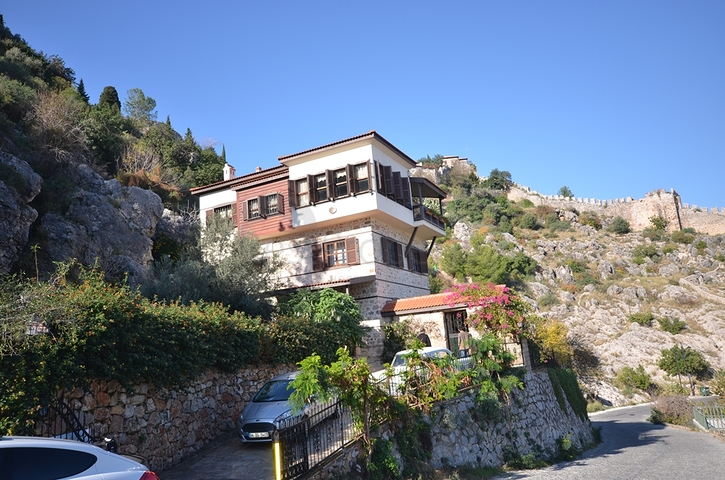 فيلا فاخرة في الانيا التاريخية 