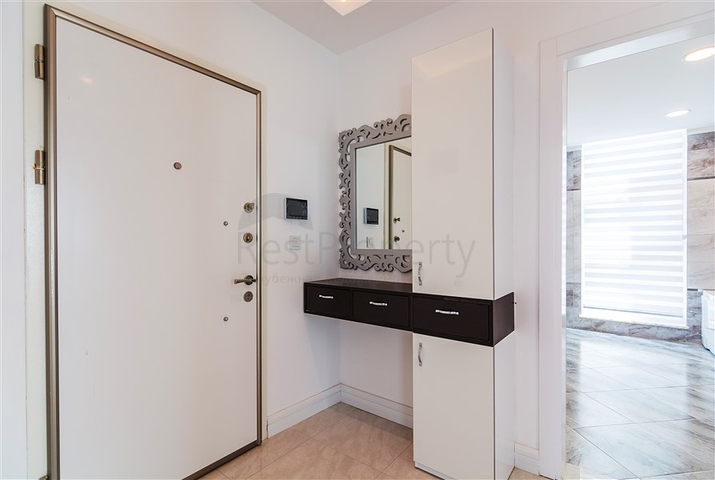 مجمع سكني حديث الإنشاء في منطقة محمودلار – ألانيا