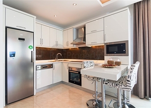 مجمع سكني حديث الإنشاء في منطقة محمودلار – ألانيا