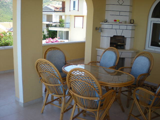 فيلا فاخرة واسعة بإطلالات خلابة على المدينة والبحر الأبيض المتوسط في مركز مدينة الانيا.