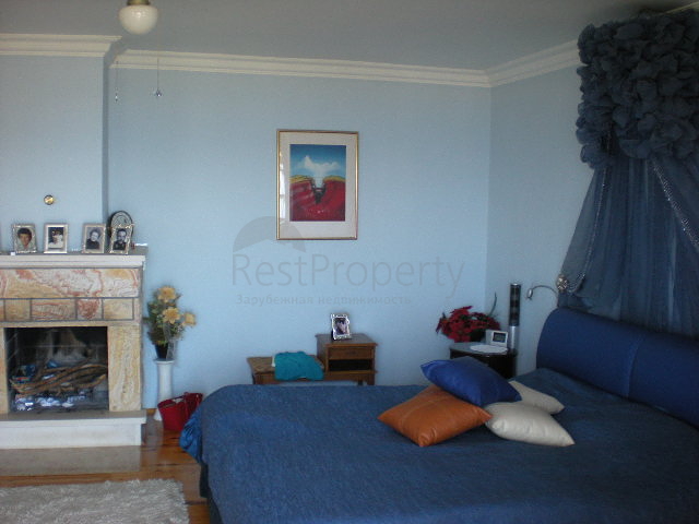 فيلا فاخرة واسعة بإطلالات خلابة على المدينة والبحر الأبيض المتوسط في مركز مدينة الانيا.