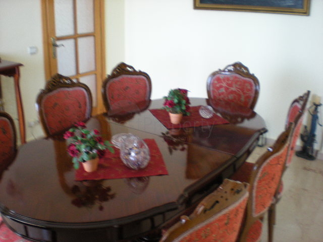 فيلا فاخرة واسعة بإطلالات خلابة على المدينة والبحر الأبيض المتوسط في مركز مدينة الانيا.