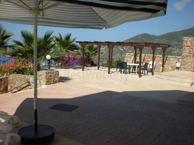 فيلا فاخرة واسعة بإطلالات خلابة على المدينة والبحر الأبيض المتوسط في مركز مدينة الانيا.