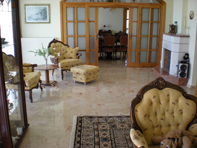 فيلا فاخرة واسعة بإطلالات خلابة على المدينة والبحر الأبيض المتوسط في مركز مدينة الانيا.