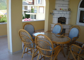 فيلا فاخرة واسعة بإطلالات خلابة على المدينة والبحر الأبيض المتوسط في مركز مدينة الانيا.