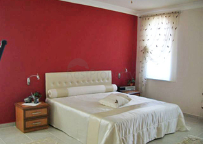 فيلا فاخرة واسعة بإطلالات خلابة على المدينة والبحر الأبيض المتوسط في مركز مدينة الانيا.