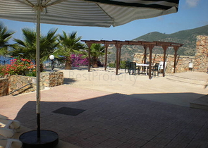 فيلا فاخرة واسعة بإطلالات خلابة على المدينة والبحر الأبيض المتوسط في مركز مدينة الانيا.