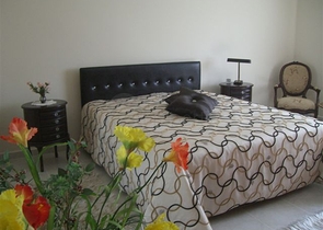 فيلا فاخرة واسعة بإطلالات خلابة على المدينة والبحر الأبيض المتوسط في مركز مدينة الانيا.