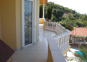 فيلا فاخرة واسعة بإطلالات خلابة على المدينة والبحر الأبيض المتوسط في مركز مدينة الانيا.