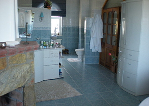 فيلا فاخرة واسعة بإطلالات خلابة على المدينة والبحر الأبيض المتوسط في مركز مدينة الانيا.