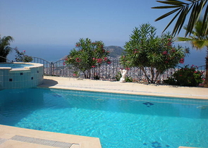 فيلا فاخرة واسعة بإطلالات خلابة على المدينة والبحر الأبيض المتوسط في مركز مدينة الانيا.