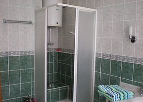 فيلا فاخرة واسعة بإطلالات خلابة على المدينة والبحر الأبيض المتوسط في مركز مدينة الانيا.