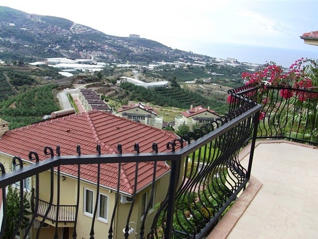 فيلا فاخرة مميزة ضمن أحد المجمعات الضخمة في منطقة كارجي جاك – الانيا