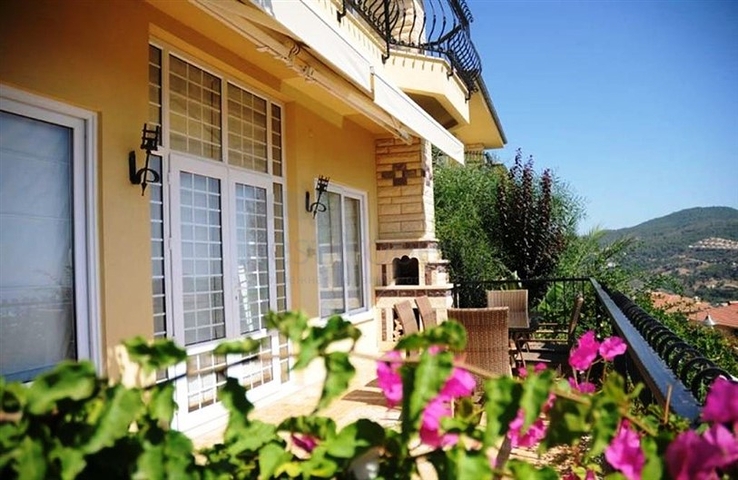 فيلا فاخرة مميزة ضمن أحد المجمعات الضخمة في منطقة كارجي جاك – الانيا