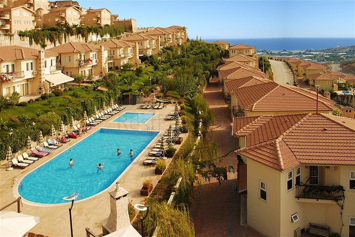 فيلا فاخرة مميزة ضمن أحد المجمعات الضخمة في منطقة كارجي جاك – الانيا