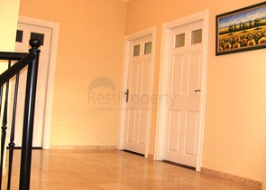 فيلا فاخرة مميزة ضمن أحد المجمعات الضخمة في منطقة كارجي جاك – الانيا