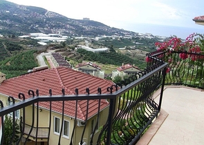 فيلا فاخرة مميزة ضمن أحد المجمعات الضخمة في منطقة كارجي جاك – الانيا