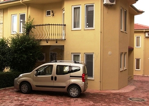 فيلا فاخرة مميزة ضمن أحد المجمعات الضخمة في منطقة كارجي جاك – الانيا