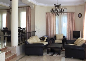 فيلا فاخرة مميزة ضمن أحد المجمعات الضخمة في منطقة كارجي جاك – الانيا