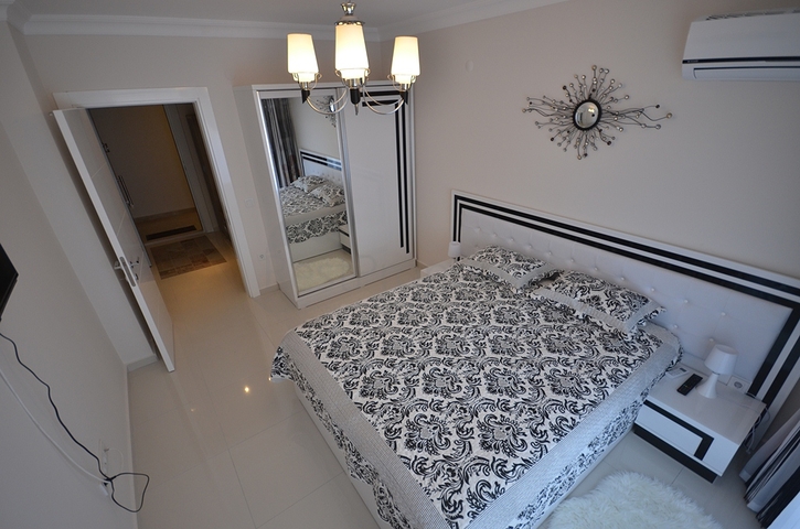 شقة كبيرة 1+1 في وسط منطقة أوبا ، على بعد 100 متر فقط من البحر 