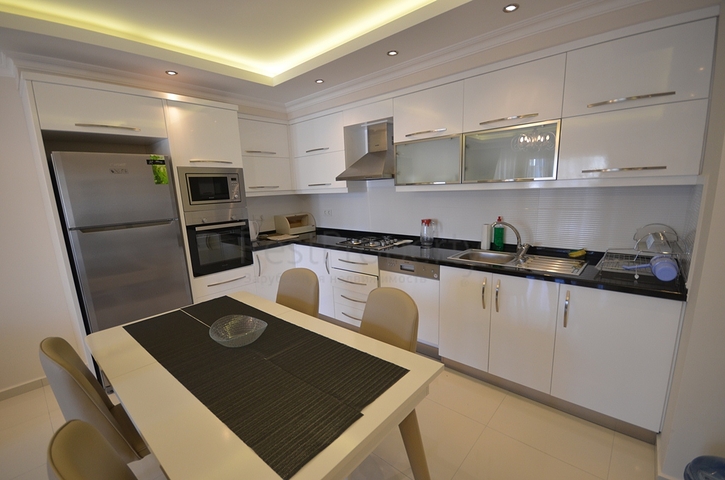 شقة كبيرة 1+1 في وسط منطقة أوبا ، على بعد 100 متر فقط من البحر 