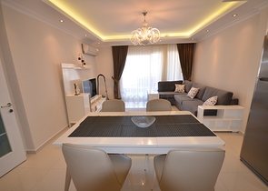 شقة كبيرة 1+1 في وسط منطقة أوبا ، على بعد 100 متر فقط من البحر 