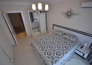 شقة كبيرة 1+1 في وسط منطقة أوبا ، على بعد 100 متر فقط من البحر 