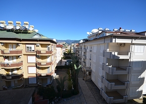 شقة كبيرة 1+1 في وسط منطقة أوبا ، على بعد 100 متر فقط من البحر 