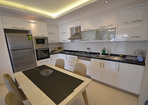 شقة كبيرة 1+1 في وسط منطقة أوبا ، على بعد 100 متر فقط من البحر 