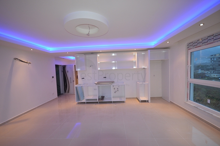 شقق ضمن بناء سكني في منطقة كاستل في مدينة ألانيا الساحلية