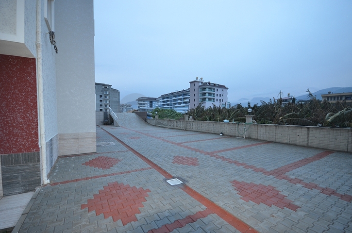 شقق ضمن بناء سكني في منطقة كاستل في مدينة ألانيا الساحلية