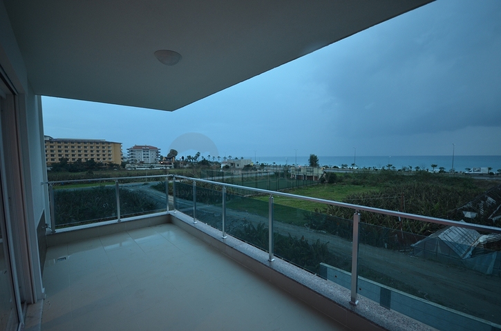 شقق ضمن بناء سكني في منطقة كاستل في مدينة ألانيا الساحلية