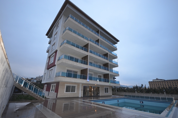 شقق ضمن بناء سكني في منطقة كاستل في مدينة ألانيا الساحلية