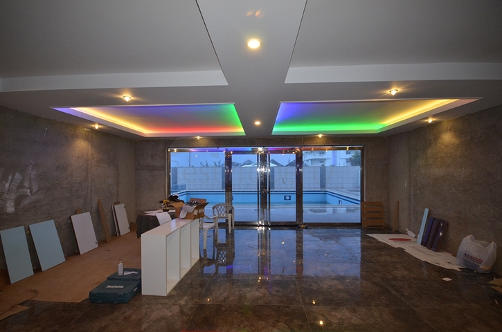 شقق ضمن بناء سكني في منطقة كاستل في مدينة ألانيا الساحلية