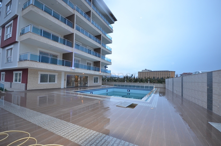 شقق ضمن بناء سكني في منطقة كاستل في مدينة ألانيا الساحلية