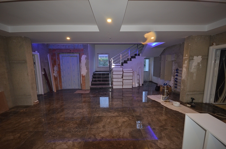 شقق ضمن بناء سكني في منطقة كاستل في مدينة ألانيا الساحلية