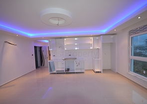 شقق ضمن بناء سكني في منطقة كاستل في مدينة ألانيا الساحلية