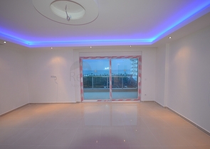 شقق ضمن بناء سكني في منطقة كاستل في مدينة ألانيا الساحلية