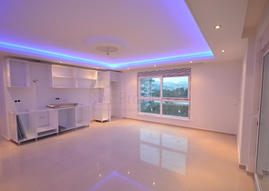 شقق ضمن بناء سكني في منطقة كاستل في مدينة ألانيا الساحلية