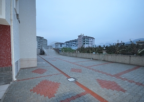 شقق ضمن بناء سكني في منطقة كاستل في مدينة ألانيا الساحلية