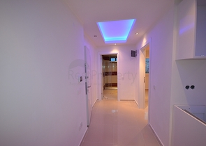 شقق ضمن بناء سكني في منطقة كاستل في مدينة ألانيا الساحلية