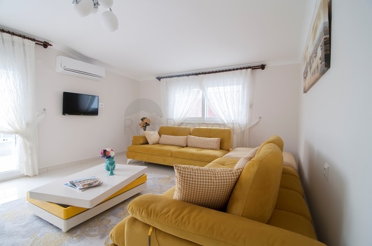 مجمع سكني مميز على مسافة قريبة من البحر في منطقة كاستل – ألانيا