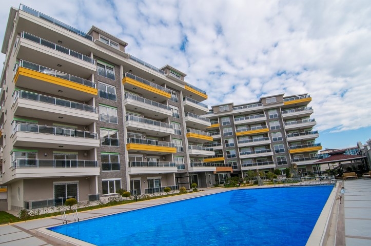 مجمع سكني مميز على مسافة قريبة من البحر في منطقة كاستل – ألانيا