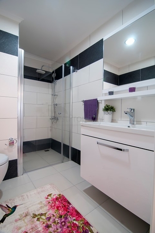 مجمع سكني مميز على مسافة قريبة من البحر في منطقة كاستل – ألانيا