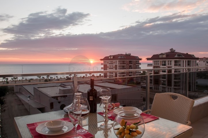 مجمع سكني مميز على مسافة قريبة من البحر في منطقة كاستل – ألانيا