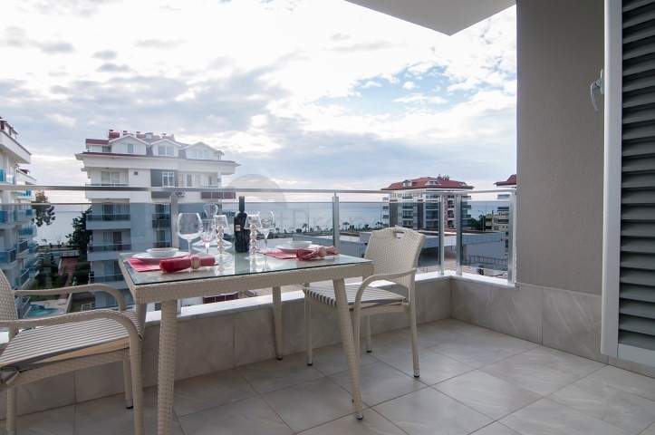 مجمع سكني مميز على مسافة قريبة من البحر في منطقة كاستل – ألانيا